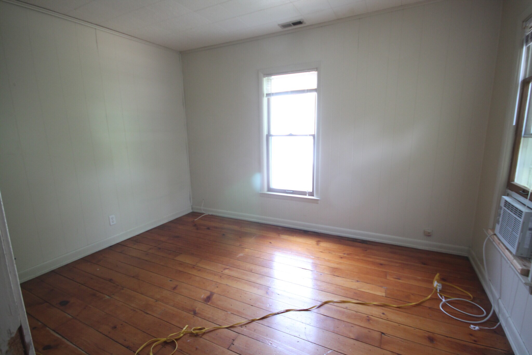 Building Photo - 832 W Walnut St