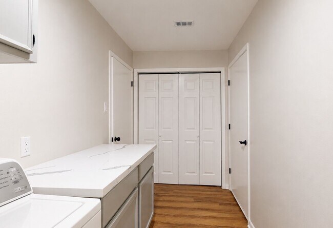 Building Photo - 13638 Greenridge Dr