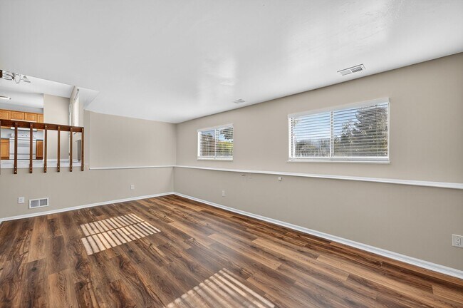 Building Photo - For Rent: Charming 4-Bedroom Tri-Level in ...