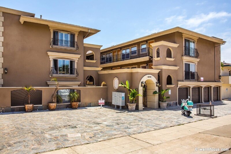 Building Photo - 1049 Felspar St