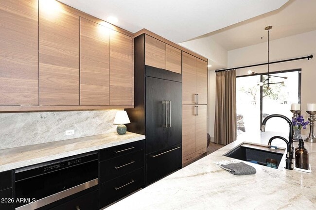 Building Photo - 8334 E Jenan Dr