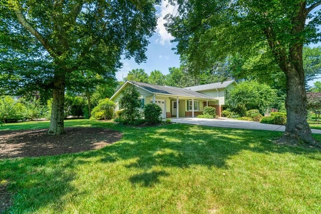 Building Photo - 4601 Wood Dr