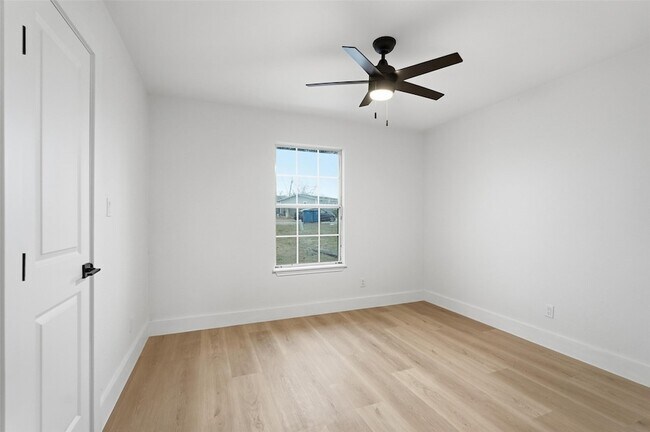 Building Photo - 763 Lakeside Dr