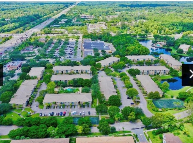 Building Photo - 100 Crestwood Ct N