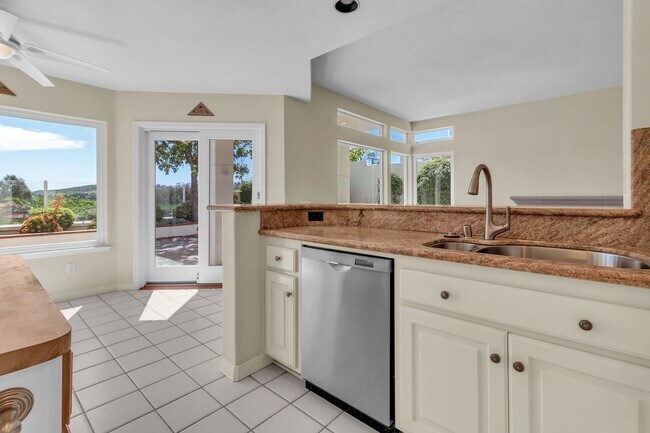 Building Photo - 12 Bergamo