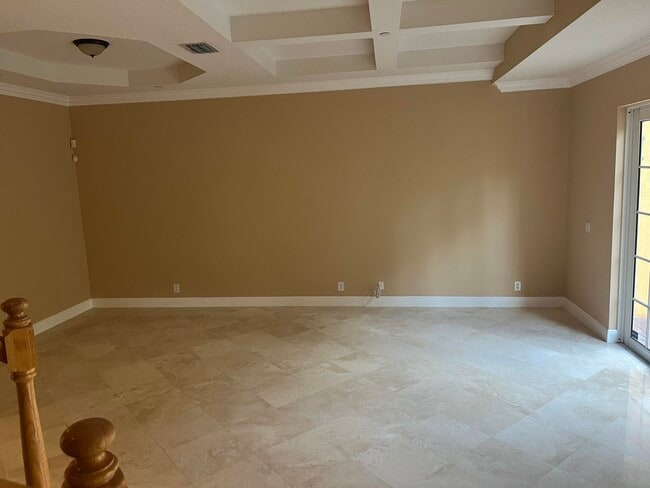 Building Photo - 270 NE 69th Cir