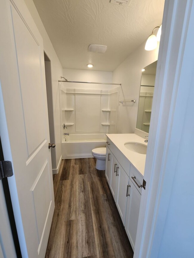 Building Photo - Northfield Townhome for Rent $1880 mo.