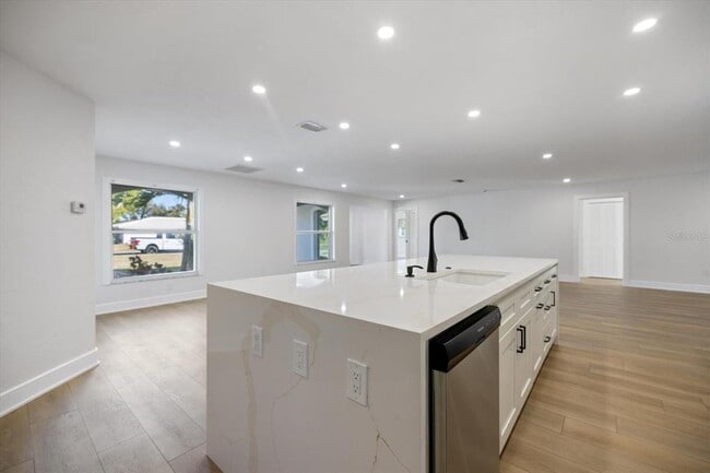 Building Photo - 328 Monet Dr