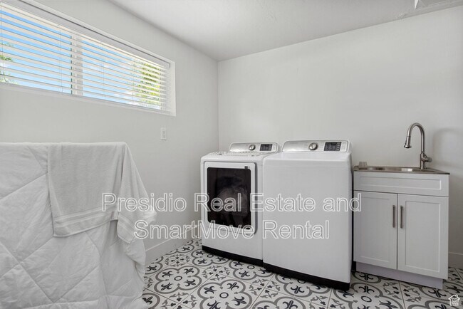 Building Photo - 8485 S 1575 E