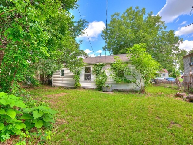 Building Photo - 3304 SE 19th St