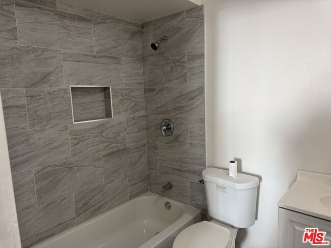 Building Photo - 901 S Berendo St