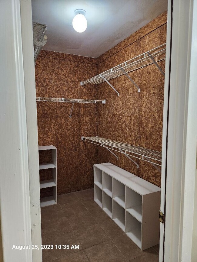 Building Photo - Back on Market!