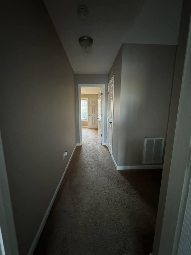 Building Photo - 119 Amanda Ln