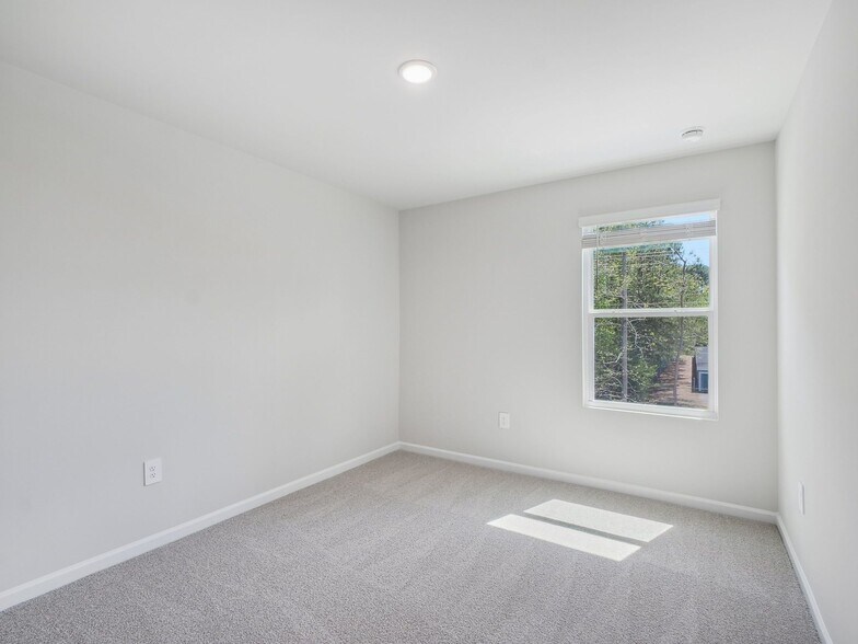 Building Photo - 712 Southland Dr