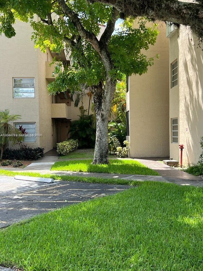 Building Photo - 10641 SW 108th Ave