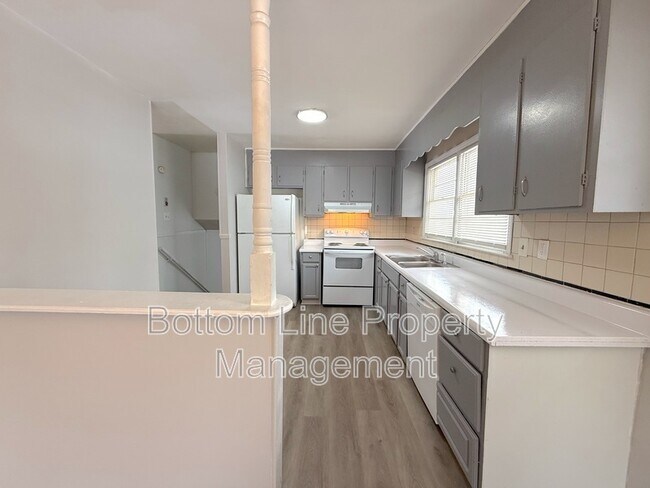 Building Photo - 907 Bannister Pl