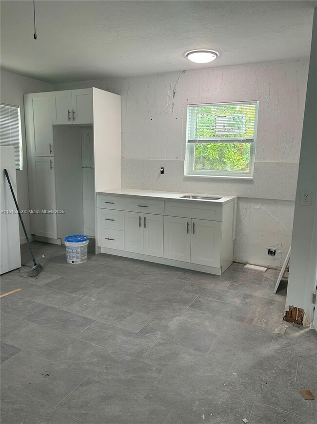 Building Photo - 1220 NE 110th Terrace
