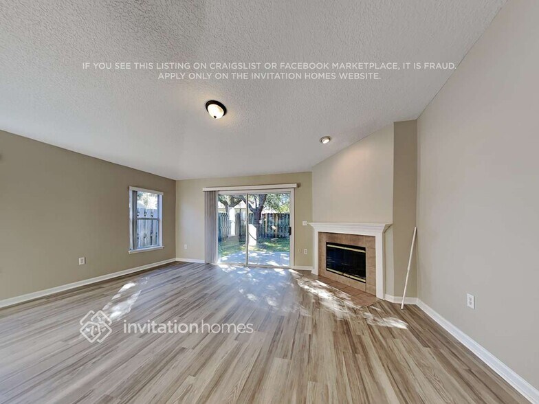 Building Photo - 1433 Woodland View Dr