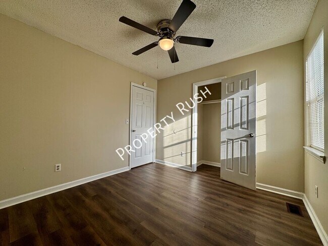 Building Photo - 4320 Ohls Ave