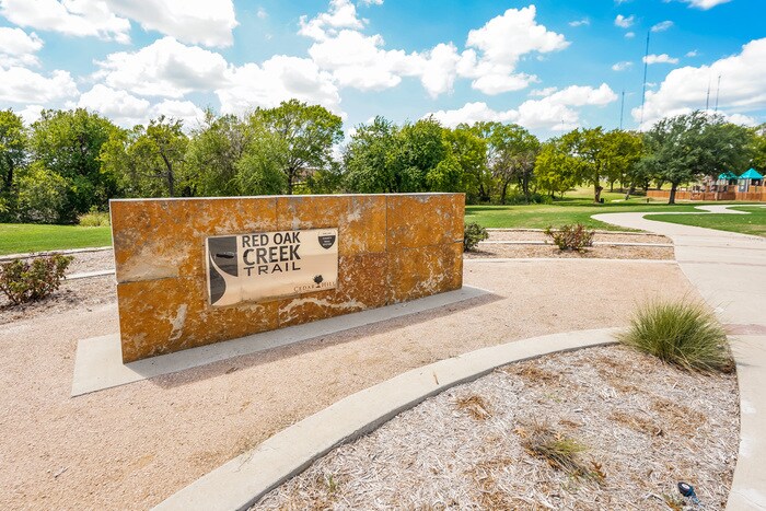 Building Photo - 1005 Meadowbend Dr