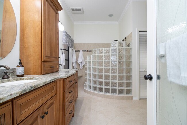 Building Photo - Palm Aire Fully Furnished Rental