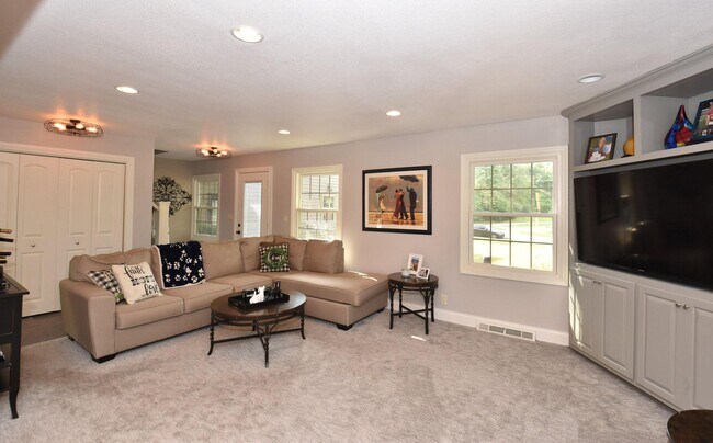 Building Photo - N63W29834 Woodfield Ct