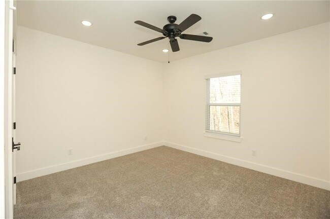 Building Photo - 12 Celtic Dr