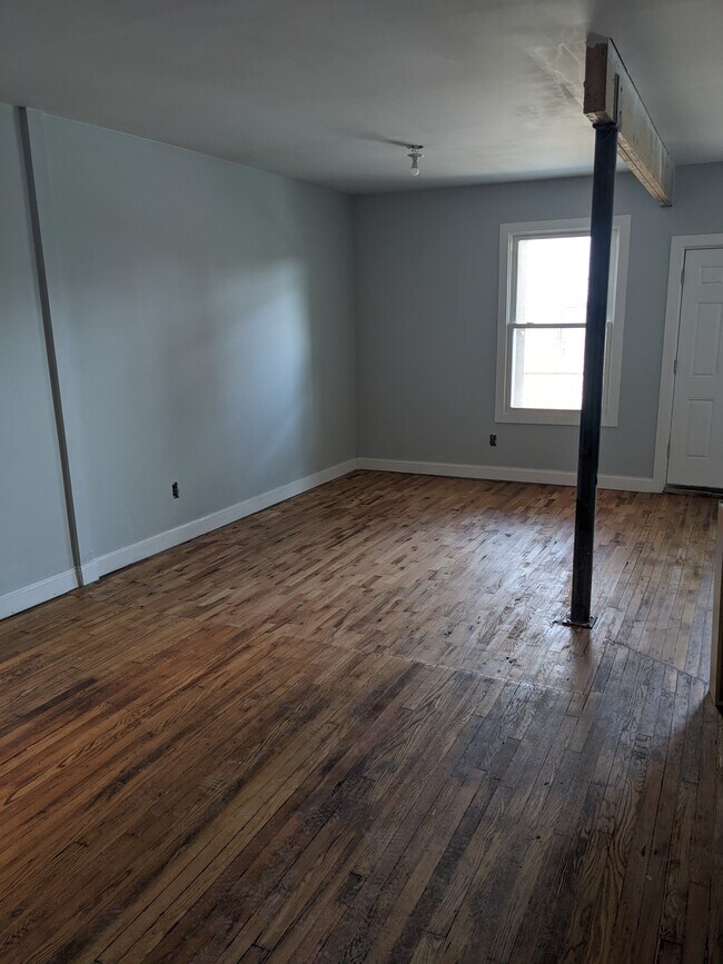 Living Area - 222 Kenilworth St