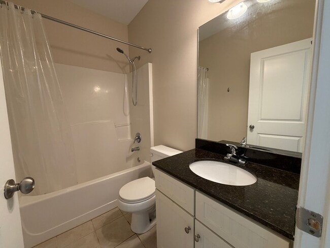 Building Photo - Lovely 3 Bedroom 3 Bath Townhouse on the east side of Athens, GA