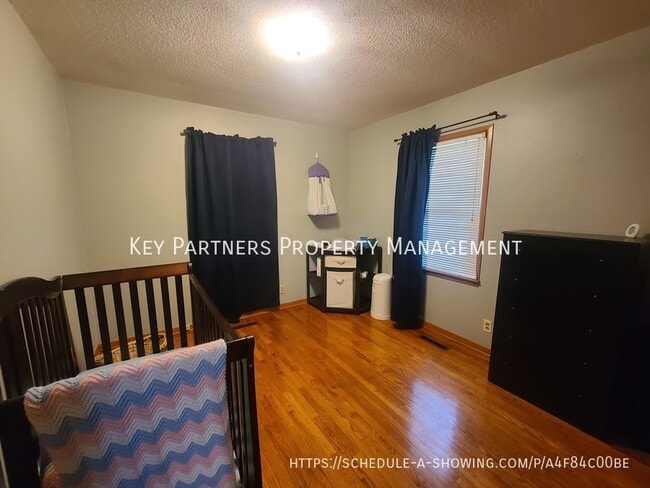 Building Photo - 6703 NW Evelyn-