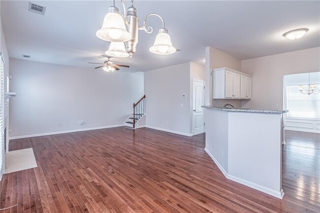 Building Photo - 2849 Suttonwood Way NE