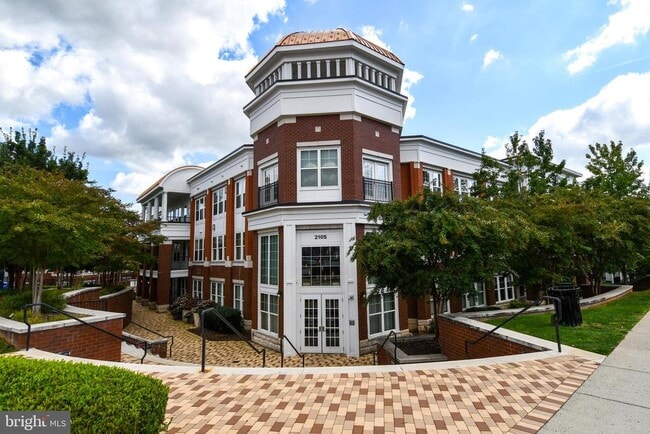 Building Photo - 2105 N Glebe Rd