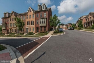 Building Photo - 6128 Solent Pl NE