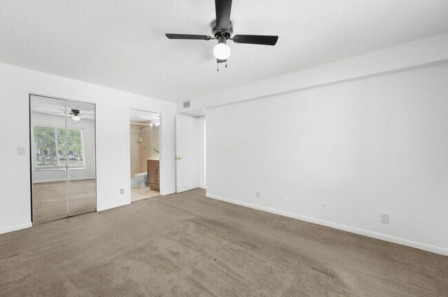 Building Photo - 2506 SE Anchorage Cove