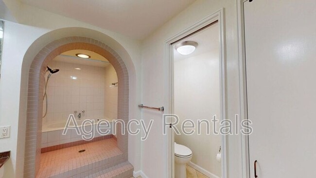 Building Photo - 425 South St