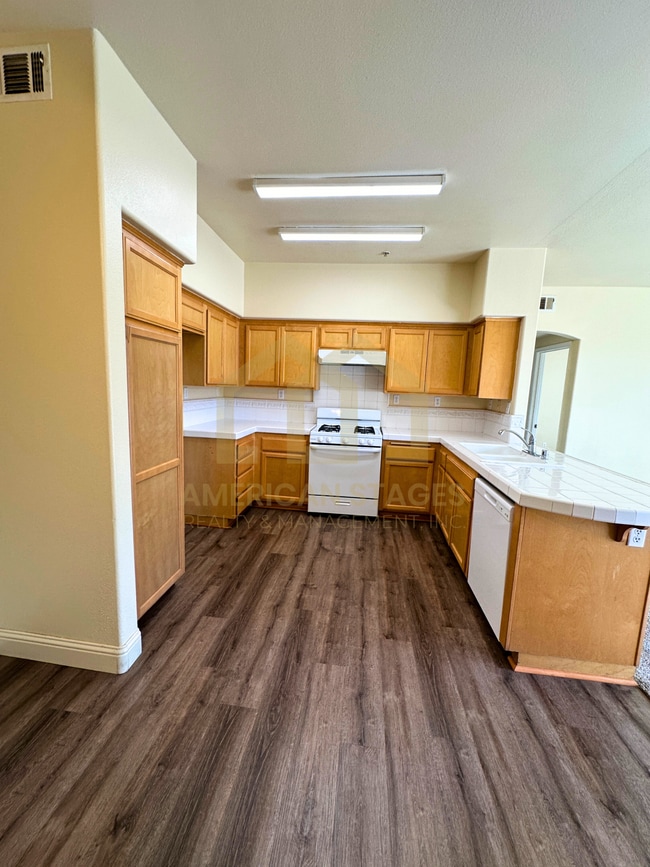 Building Photo - 310 E McCoy Ln