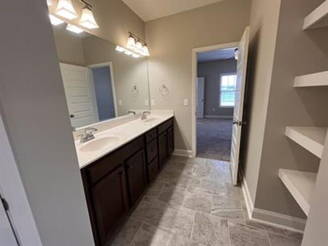 Building Photo - 7419 Flint Xing Cir SE