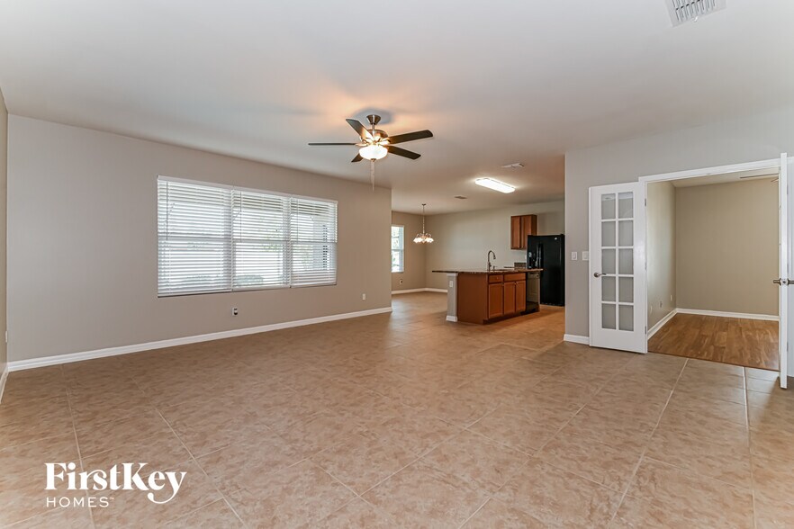 Building Photo - 1716 SW 1st Ave