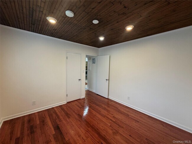 Building Photo - 72-31 Little Neck Pkwy