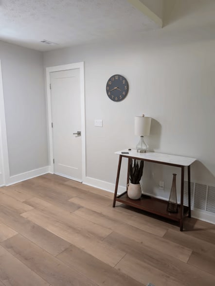 Building Photo - 10095 Lake Forest Way