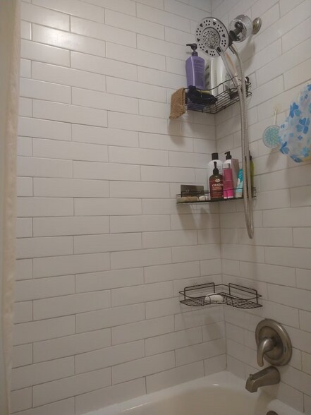 Building Photo - Room in House on Foxcroft Dr