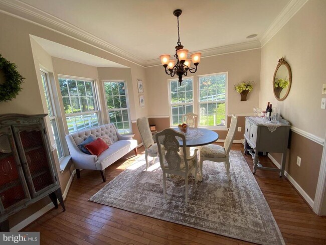 Building Photo - 6 Hollow Creek Cir