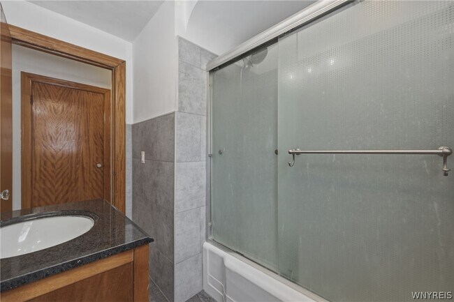 Building Photo - 3667 Fuller Ave