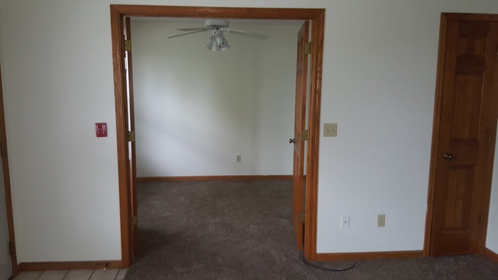 Building Photo - 1929 Victory St