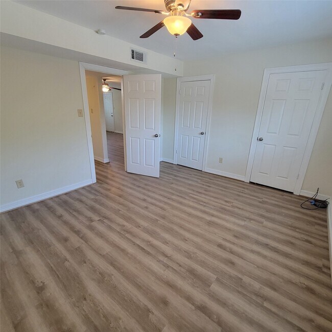 Building Photo - 11649 Chimney Rock Rd