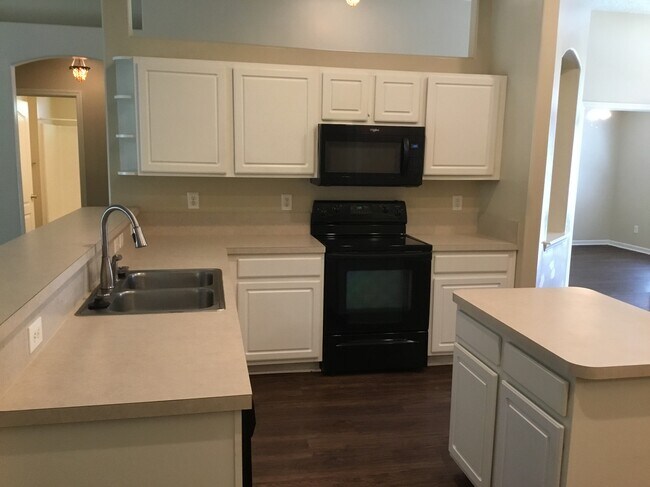 Building Photo - 8745 Edgebrook Ct