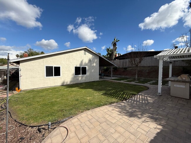 Building Photo - Cozy Ranch Style Home in Oceanside Hills