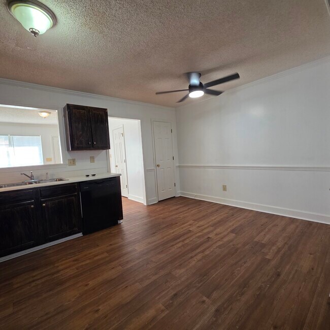 Building Photo - 3114 Fernridge Dr