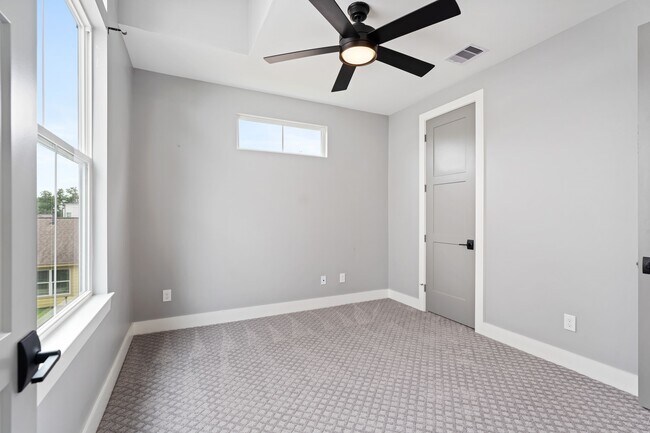 Building Photo - 1412 Weiss St