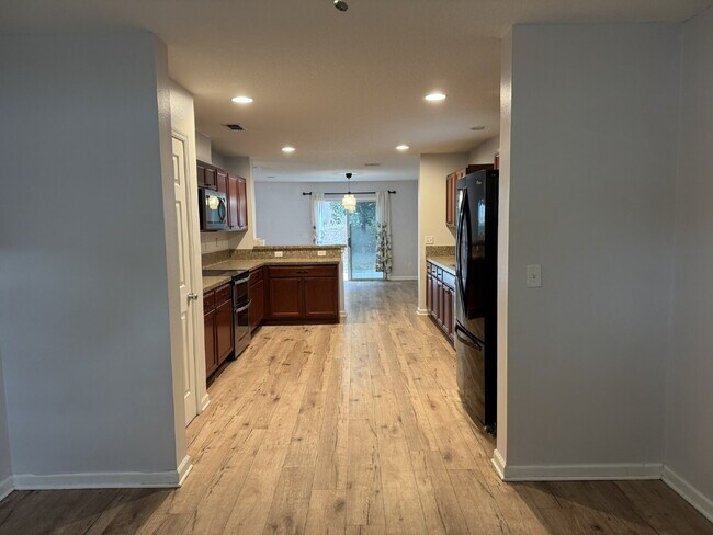 Building Photo - FOR RENT!!!!!-   2nd months rent is FREE!!!!